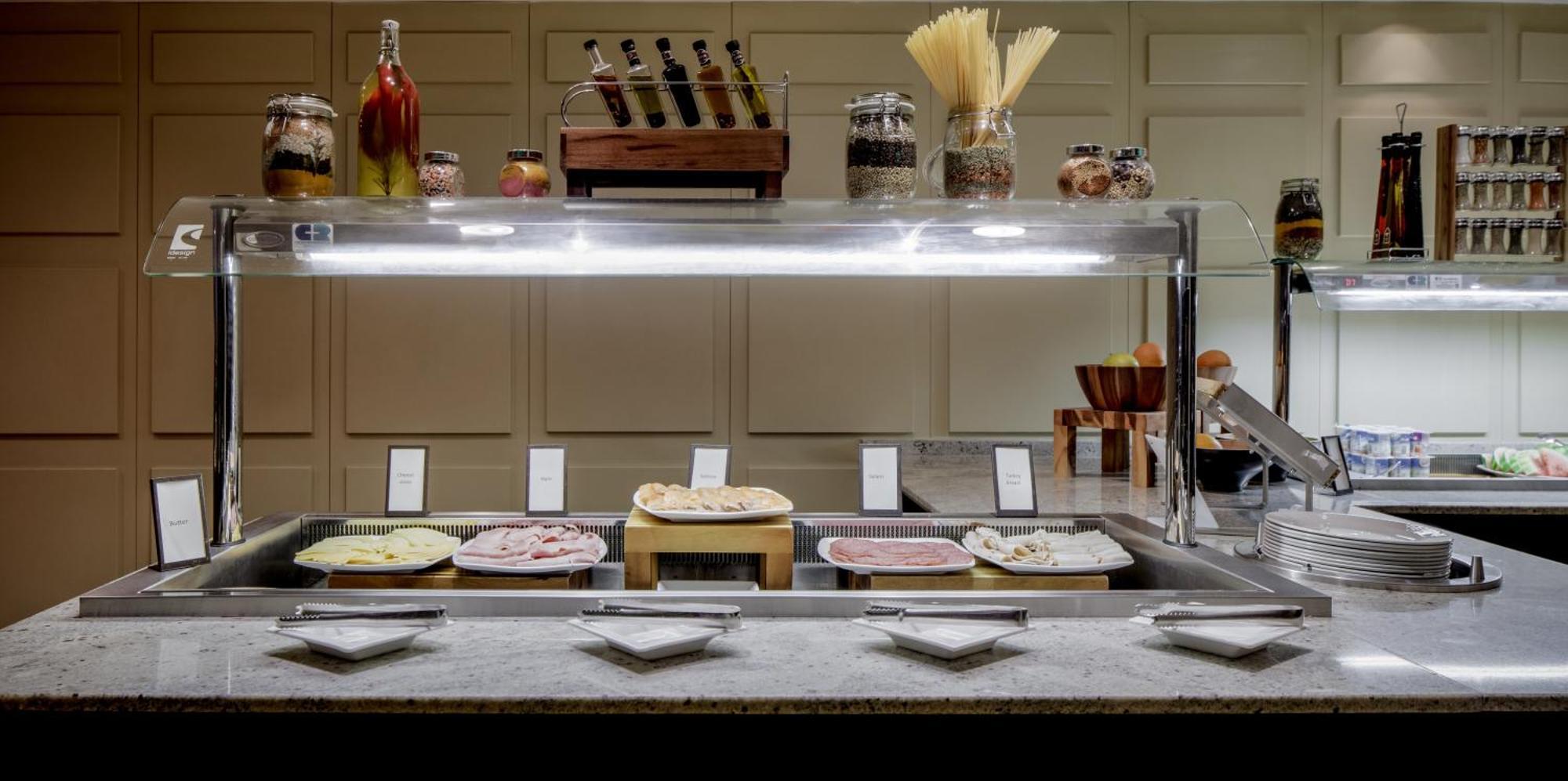 Отель Hilton Dublin Kilmainham Экстерьер фото
