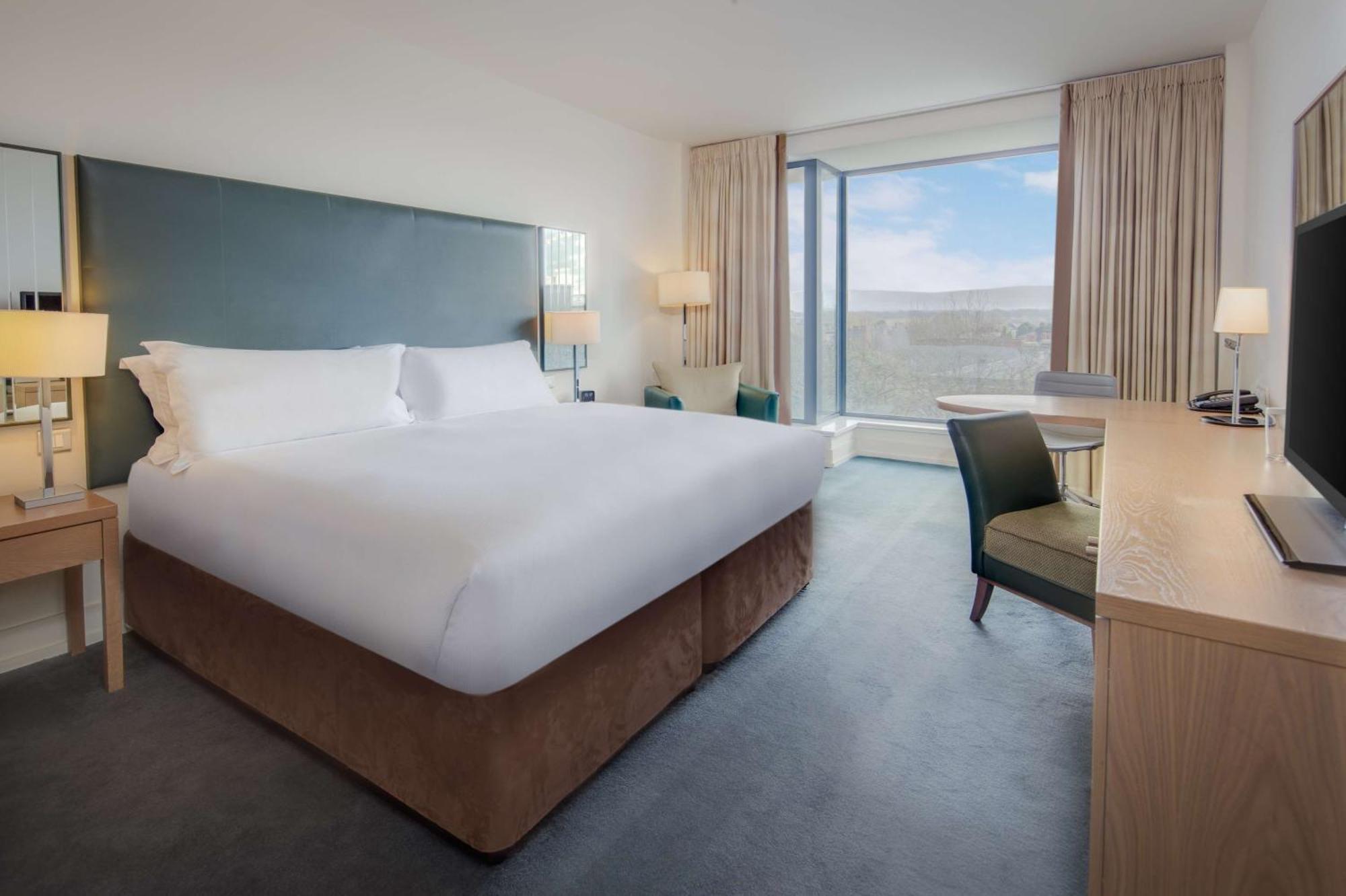 Отель Hilton Dublin Kilmainham Экстерьер фото