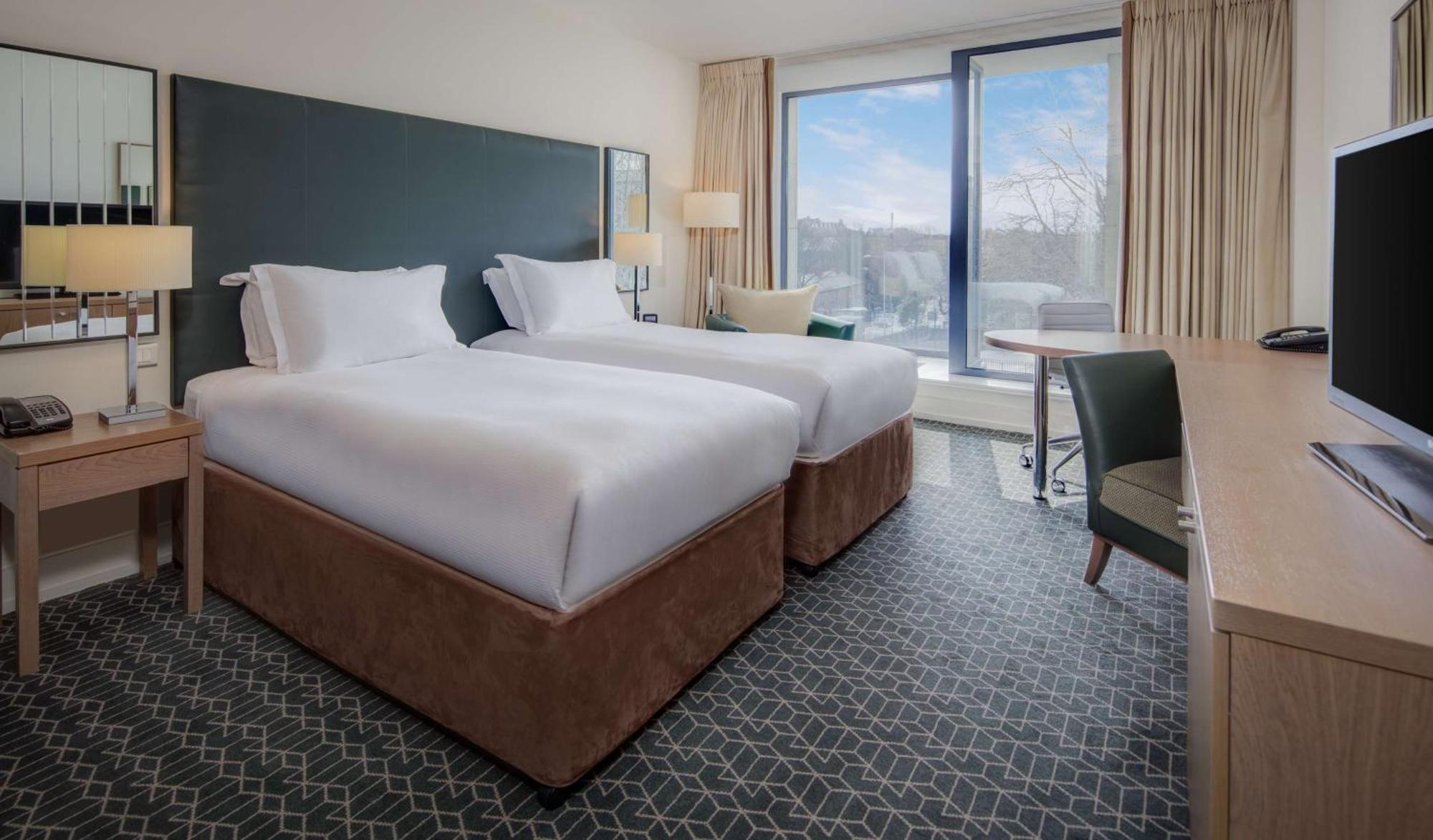Отель Hilton Dublin Kilmainham Экстерьер фото