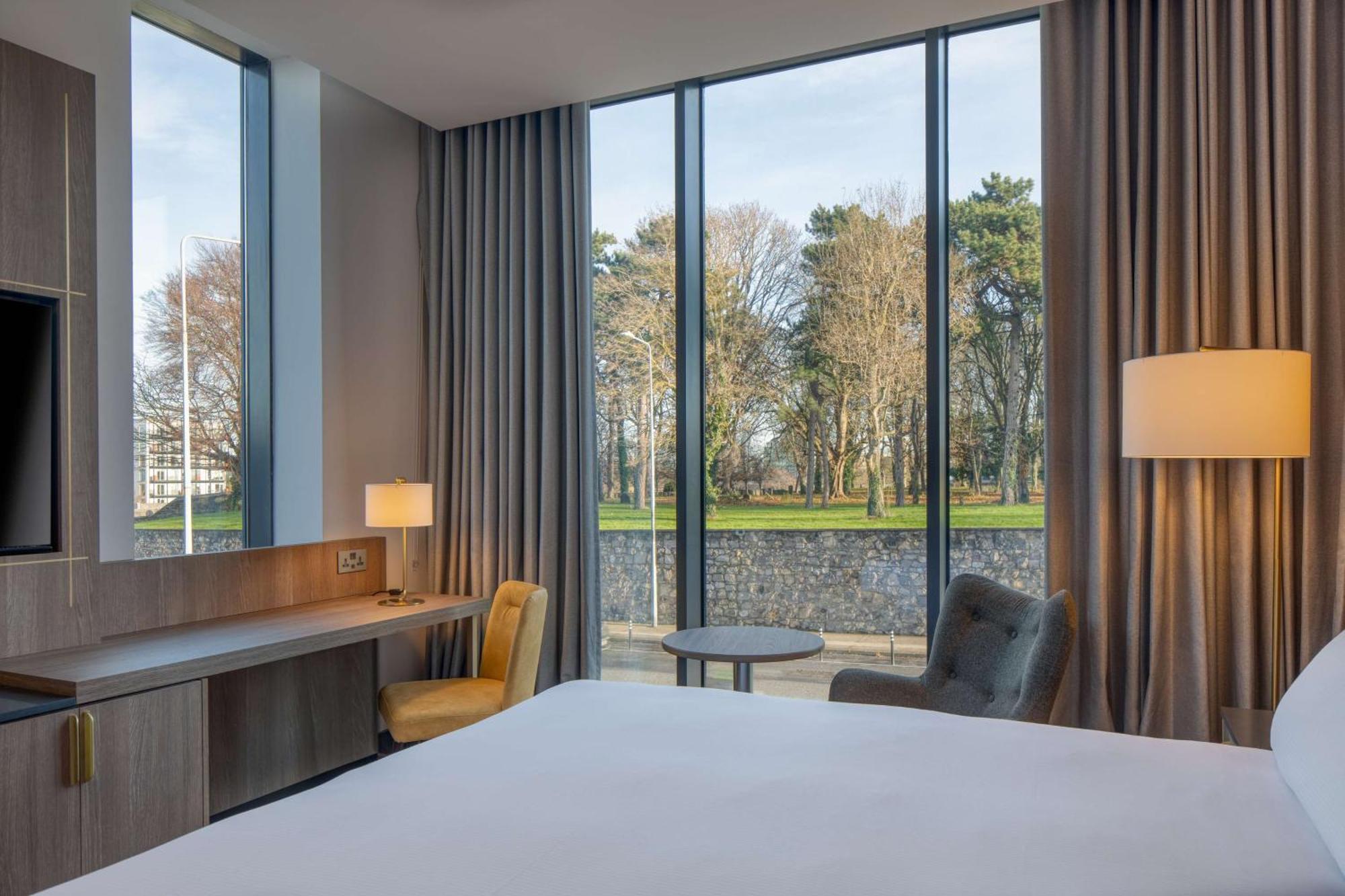 Отель Hilton Dublin Kilmainham Экстерьер фото