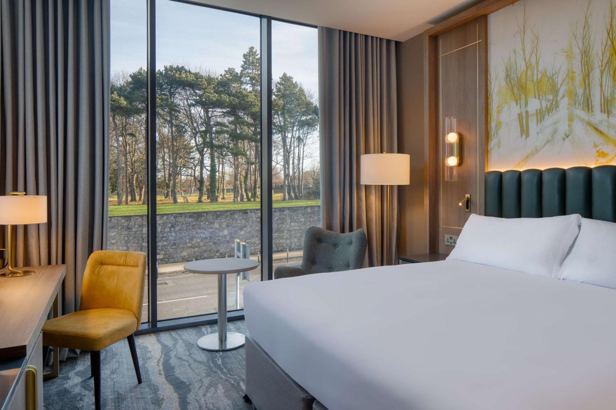 Отель Hilton Dublin Kilmainham Экстерьер фото
