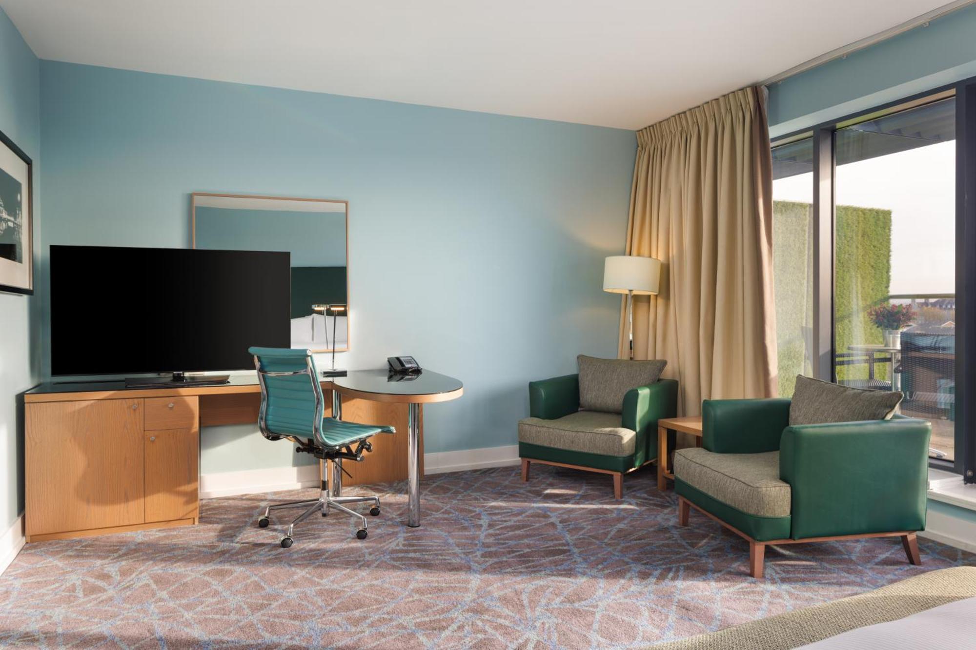 Отель Hilton Dublin Kilmainham Экстерьер фото
